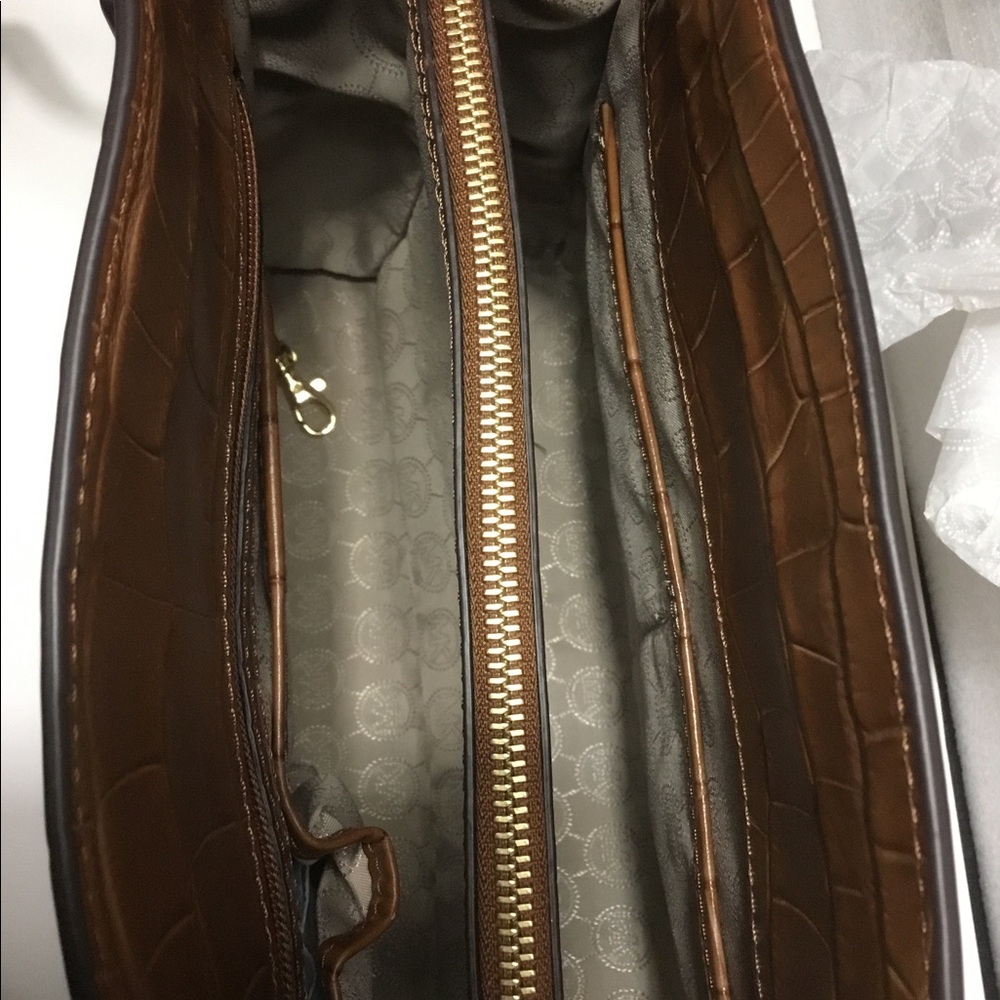 MICHAEL KORS HANDBAG - Picture 7 of 12